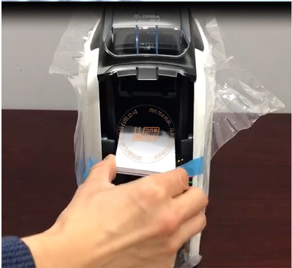 Zebra斑马ZC100证卡打印机安装操作视频(图4)
